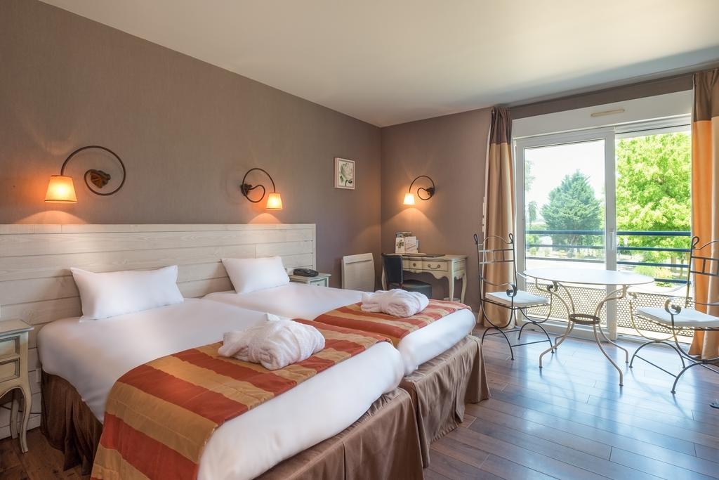 Logis L'Ermitage Hotel & Restaurant Saulges Exterior photo