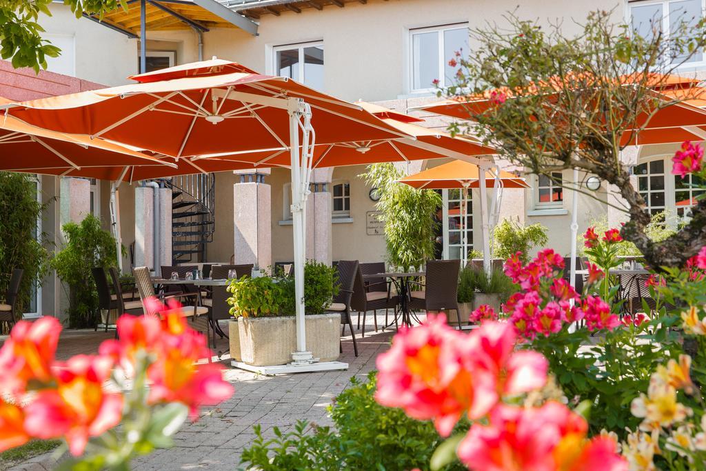Logis L'Ermitage Hotel & Restaurant Saulges Exterior photo